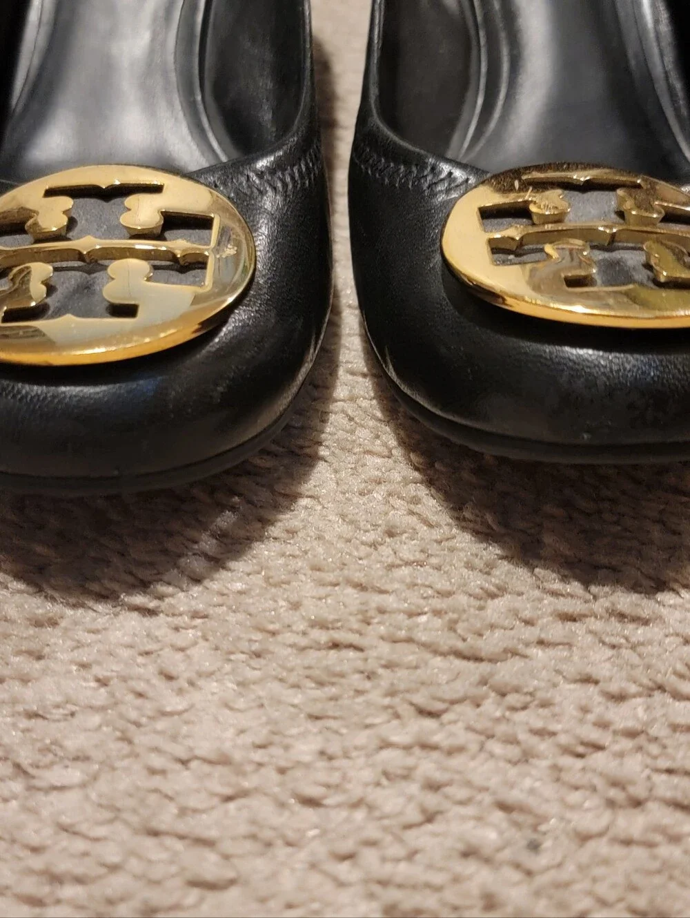 Tory Burch Sally Black Leather Gold Emblem Wedges Heels Pumps Size 11